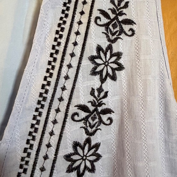 BloomChic Embroidered Cotton Baby Blue Sleeveless Peasant Top Blouse 18-20 - Picture 6 of 7